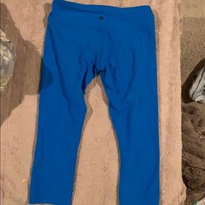 Blue Lululemon cropped leggings size 8